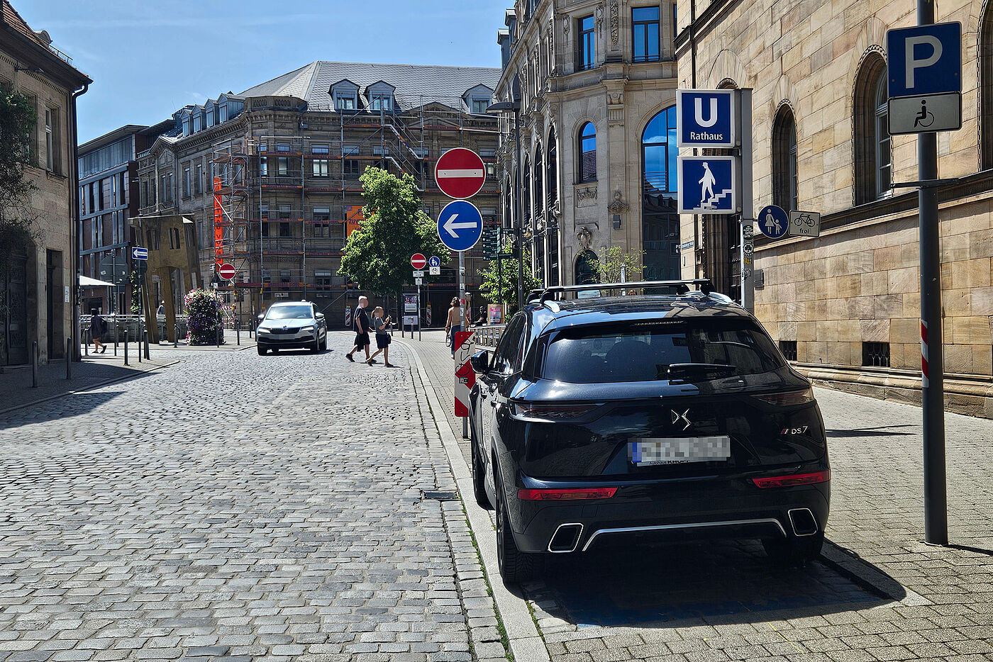 Brandenburger Str. Brandenburger Str., noch müssen Radfahrer auf den Gehweg mit "Rad frei" ausweichen