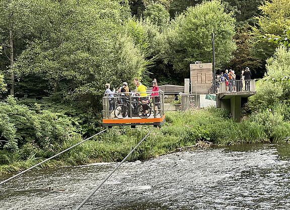 Schwebefähre über die Wupper adfc-mettmann unterwegs auf einer Seilfähre