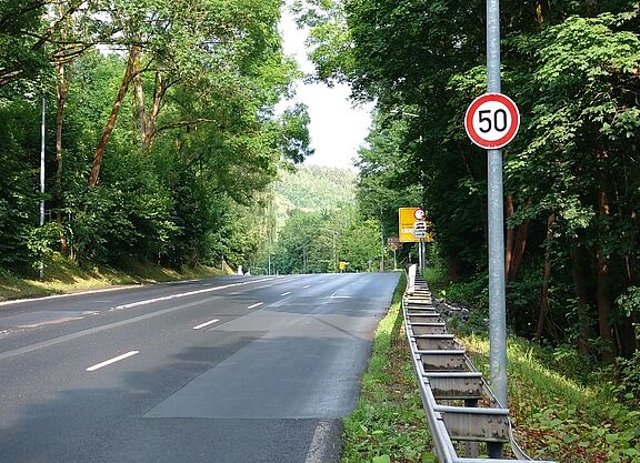 Neue Tempo50-Beschilderung in der Schleusinger Straße