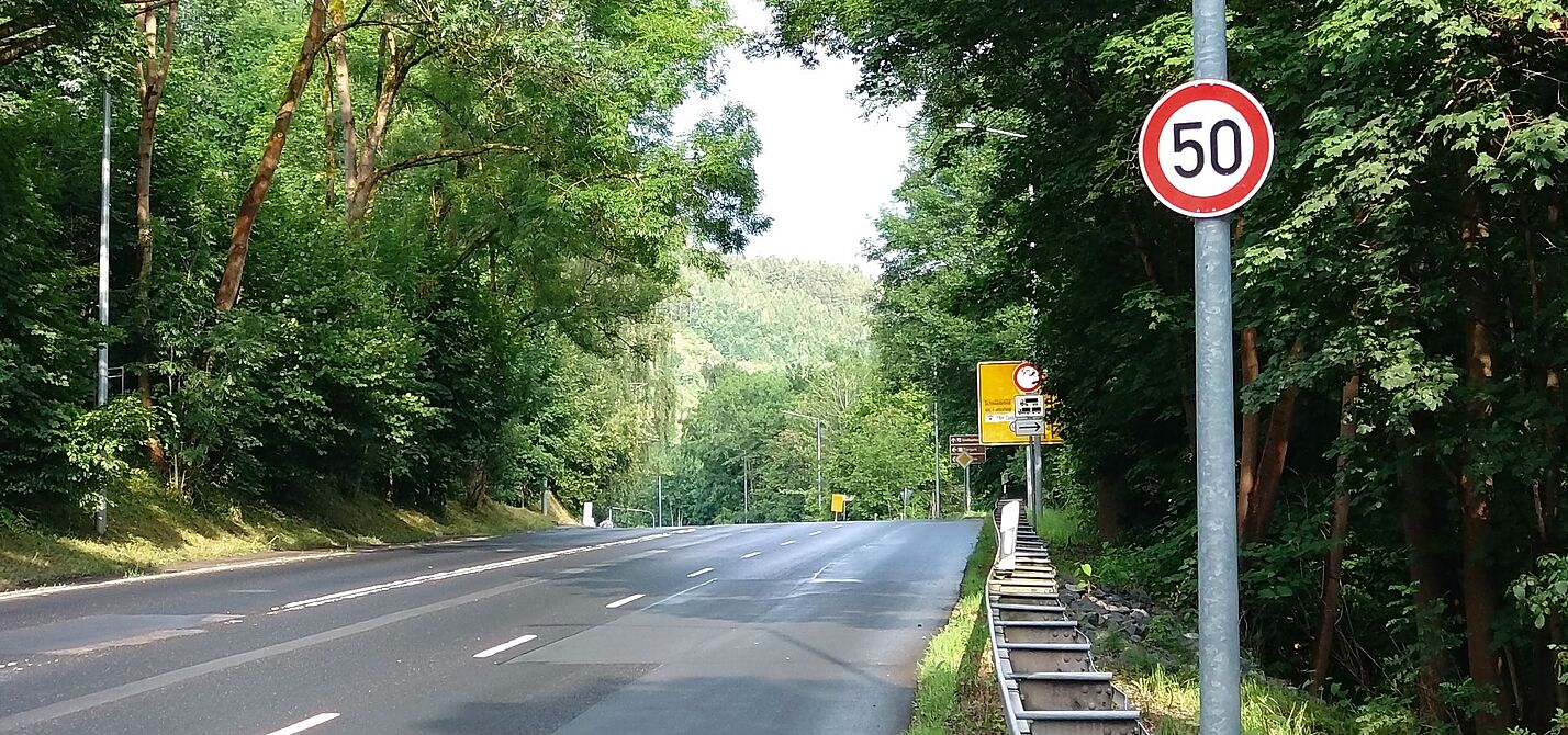 Neue Tempo50-Beschilderung in der Schleusinger Straße