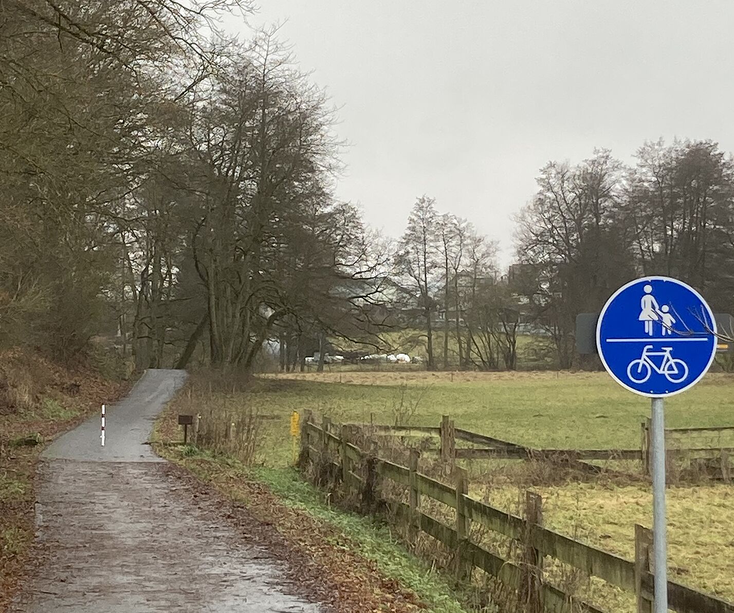 Beginn des Herptalradweg in Walldorf Blick von Walldorf in Richtung Melkers am Beginn des Herptalradweges